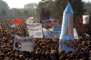 Demonstration gegen die nukleare Aufr&uuml;stung in Bonn, 1983.