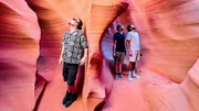 Auf ihrem Roadtrip mit dem Camper durch die USA bewundern Sarazar und seine Freunde auch die beeindruckenden Felsformationen des Antelope-Canyons in Arizona. Auf ihrem Roadtrip mit dem Camper durch die USA bewundern Sarazar und seine Freunde auch die beeindruckenden Felsformationen des Antelope-Canyons in Arizona.