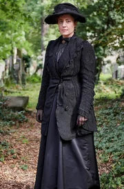 Bertha von Faber (Maren Eggert)