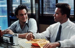 Machen Jagd auf einen Drogenbaron: Der US-Cop Art Ridzik (James Belushi, l.) und sein sowjetischer Kollege Ivan Danko (Arnold Schwarzenegger). Nach anf&auml;nglichen Schwierigkeiten sagen sie gemeinsam dem Verbrechen den Kampf an.