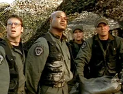 v.li.n.re.: Daniel (Michael Shanks), Teal´c (Christopher Judge), Sam (Amanda Tapping), Jack (Richard Dean Anderson) v.li.n.re.: Daniel (Michael Shanks), Teal´c (Christopher Judge), Sam (Amanda Tapping), Jack (Richard Dean Anderson)