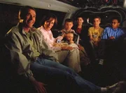 Von links: Hal (Bryan Cranston), Lois (Jane Kaczmarek), Dewey (Erik Per Sullivan), Reese (Justin Berfield), Malcolm (Frankie Muniz) und Stevie Kenarban (Craig Lamar Traylor)