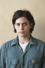 Hat Adam (Jackson Rathbone) etwas mit dem Mord an zwei Studenten zu tun? Hat Adam (Jackson Rathbone) etwas mit dem Mord an zwei Studenten zu tun?