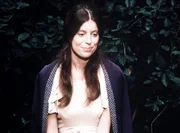 Die blinde Ruth (Elaine Heiveil) trägt schwer an ihrem harten Los ... Die blinde Ruth (Elaine Heiveil) trägt schwer an ihrem harten Los ...