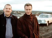 WDR Fernsehen TATORT: KINDSTOD. Das Lachen vergeht Ballauf und Schenk (Klaus J. Behrendt und Dietmar B&auml;r, l), die es in ihrem aktuellen Fall mit Kindesmisshandlung zu tun haben.