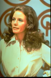 Kay Freestone (Trish Van Devere)