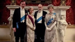 (v.l.n.r.) Lord Lascelles (Andrew Havill); Prinzessin Mary (Kate Phillips); K&ouml;nig George V. (Simon Jones); K&ouml;nigin Mary (Geraldine James)