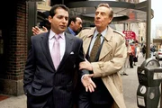 Ben Soleimani (Firdous Bamji, l.) und Detective Lennie Briscoe ( Jerry Orbach)