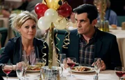 L-R: Claire Dunphy (Julie Bowen), Phil Dunphy (Ty Burrell)