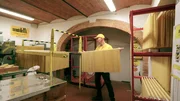 In der Pasta-Manufaktur der Martellis werden zweimal die Woche Spaghetti hergestellt. Die anspruchsvollste aller Pasta-Sorten wird 50 Stunden lang getrocknet.