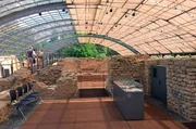 Schon die Römer schätzten Badenweiler als Kurort. Die historische Römertherme, heute mit einem Glasdach geschützt. Schon die Römer schätzten Badenweiler als Kurort. Die historische Römertherme, heute mit einem Glasdach geschützt.