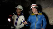 Prof. Michael Krautblatter (rechts) von der Technischen Universität München geleitet Karsten Schwanke in die Stollen auf 2.800 Meter Höhe, die zur Permafrostlinse der Zugspitze führen. Prof. Michael Krautblatter (rechts) von der Technischen Universität München geleitet Karsten Schwanke in die Stollen auf 2.800 Meter Höhe, die zur Permafrostlinse der Zugspitze führen.