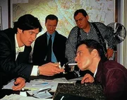 Moser (Tobias Moretti, l.) verh&ouml;rt Martin Lobner (Paul Matic, r.), den Bruder der Ermordeten. Mittlerweile steht fest, dass die beiden oft Streit um Geld hatten ...