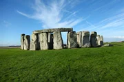 Stonehenge im Tageslicht  Die Verwendung des sendungsbezogenen Materials ist nur mit dem Hinweis und Verlinkung auf RTL+ gestattet.