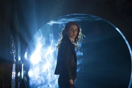 Lange wurde ihre wahre Identit&auml;t vor ihr geheim gehalten, doch als ihre Mutter entf&uuml;hrt wird, nimmt Clarys (Lily Collins) Schicksal ihren Lauf: Als Schattenj&auml;gerin, eine Art Halbengel-Kriegerin, muss sie es mit D&auml;monen und anderen Schattenwesen aufnehmen - und irgendwie ihre Mutter aus den F&auml;ngen des zwielichtigen Kriegers Valentin befreien ...