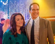 Katy Mixon (Katie Otto), Diedrich Bader (Greg Otto).