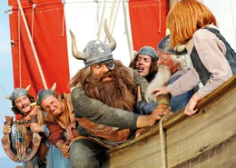 Bei ihrem Abenteuer auf hoher See, erleben Ulme (Patrick Reichel, l.), Gorm (Mike Maas, 2.v.l.), Halvar (Waldemar Kobus, 3.v.l.), Tjure (Nic Romm, 3.v.r.), Urobe (Olaf Kr&auml;tke, 2.v.r.) und Wickie (Jonas H&auml;mmerle, r.) so einige &Uuml;berraschungen.