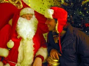 Im Weihnachtspostamt in Himmelstadt werden Tausende von Briefen an das Christkind gesammelt und beantwortet. Heute hilft Willi mit, die eingehenden Briefe zu &ouml;ffnen und zu sortieren.