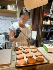 Xiao Deng hat sich in einem kleinen Dorf in den Bergen ihren Traum einer eigenen B&auml;ckerei erf&uuml;llt.