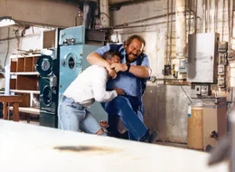 Rechts: Bull Webster (Bud Spencer)