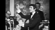 Udo J&uuml;rgens dirigiert beim Eurovision Song Contest 1967.