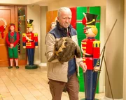 Patrick Duffy (Marty).