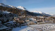 St. Moritz ist mit 5.000 Einwohnern ein Dorf, bietet aber sechs Luxushotels mit 5 Sternen
