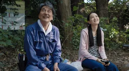 Der Toilettenreiniger Hirayama (K&ocirc;ji Yakusho) und seine Nichte Niko (Arisa Nakano)