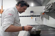 In seinem Restaurant bereitet Chefkoch Fr&eacute;d&eacute;ric Coiff&eacute; Neunaugen zu, ein au&szlig;ergew&ouml;hnliches Gericht.