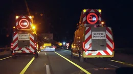 Sie ist die wichtigste Ost-West-Verbindung in Deutschland. Auf einer L&auml;nge von 473 Kilometern verbindet die A2 Berlin mit dem bedeutendsten wirtschaftlichen Ballungsraum der Republik - dem Ruhrpott. Die Doku zeigt den t&auml;glichen Irrsinn zwischen Staus, Termindruck und verzweifelter Parkplatzsuche.