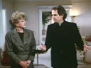 Jessica (Angela Lansbury) bekommt Besuch von einem Priester (Cliff De Young), der sich bald darauf als CIA-Agent entpuppt.