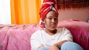 Samira (Soumayah &Ouml;zel) bekommt &uuml;berraschend ihre Tage, doch nach einer ersten L&uuml;ge vertraut sie sich keinem an.