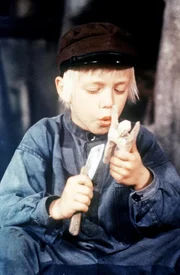 Michel (Jan Ohlsson) sitzt im Nachthemd in seinem Schuppen und beschlie&szlig;t, f&uuml;r immer dort allein zu bleiben.