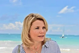 Seit 15 Jahren tr&auml;umt die aufopferungsvolle Hausfrau und Mutter Barbara Lichtblau (Annette Frier) von einer Hochzeitsreise nach Mexiko. Eines Tages schenkt sie ihrer Familie eine Woche Mexiko, doch weder Ehemann noch Kinder wollen mit. Also reist sie allein mit Freundin - und ein romantisches Abenteuer beginnt ... -- /ProSieben Media AG/ SAT.1 - Alle Texte und Bilder d&uuml;rfen nur im Rahmen der Programmank&uuml;ndigung f&uuml;r ProSieben, Kabel 1 und N24 verwendet werden. Jede andere Verwendung, insbesondere Internet-Verwendung, ist untersagt. Mit Nutzung dieses Dienstes erkl&auml;ren sie ihr Einverst&auml;ndnis mit dieser Regelung. Bei Verwendung in Yellowpress, Boulevard-, Lifestyle, -Jugend und Kindermagazinen bitte Belegexemplar an ProSieben Sat.1 Media AG DokuCenter Text und Foto.