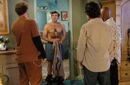 Andy (Steve Carell, 2.v.l.) soll endlich seine Jungfr&auml;ulichkeit verlieren. Cal (Seth Rogen, l.), David (Paul Rudd, 2.v.r.) und Jay (Romany Malco, r.) wollen ihrem Kollegen dabei beistehen, doch sie sind keine wirkliche Hilfe ...