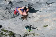 Barbara Zangerl (oben) und Nina Caprez am Weg auf die 4te Kirchlispitze über die Route "Unendliche Geschichte 8b+". Barbara Zangerl (oben) und Nina Caprez am Weg auf die 4te Kirchlispitze über die Route "Unendliche Geschichte 8b+".