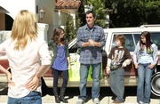 l-r: Hayley Dunphy (Sarah Hyland), Phil Dunphy (Ty Burrell), Luke Dunphy (Nolan Gould), Alex Dunphy (Ariel Winter)
