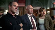 Capt. Cragen (Dann Florek, mi.) zeigt Stabler (Christopher Meloni, li.) und Benson (Mariska Hargitay, re.) das Video... Capt. Cragen (Dann Florek, mi.) zeigt Stabler (Christopher Meloni, li.) und Benson (Mariska Hargitay, re.) das Video...