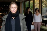 Vera Lanz (Katharina Böhm, l.) findet heraus, dass das Mordopfer Jana Spengler noch vor Kurzem in einer psychiatrischen Klinik war. Was hat ihre Therapeutin Andrea Bechtholt (Julia Brendler, r.) zu verbergen? Vera Lanz (Katharina Böhm, l.) findet heraus, dass das Mordopfer Jana Spengler noch vor Kurzem in einer psychiatrischen Klinik war. Was hat ihre Therapeutin Andrea Bechtholt (Julia Brendler, r.) zu verbergen?
