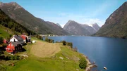 Fjærlandsfjord und der Jostedalsbreen, größer Gletscher Festlandeuropas. Fjærlandsfjord und der Jostedalsbreen, größer Gletscher Festlandeuropas.
