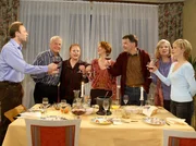 Martin Stein wird ein voller Erfolg - bis Kathrin, die sich von Roland nicht ernst genommen fühlt, gekränkt die Gesellschaft verlässt. v.l.: Dr. Martin Stein (Bernhard Bettermann); Otto Stein (Rolf Becker); Charlotte Gauss (Ursula Karusseit); Pia Heilmann (Hendrikje Fitz); Dr. Roland Heilmann (Thomas Rühmann); Eva Globisch (Heidemarie Wenzel); Dr. Kathrin Globisch (Andrea Kathrin Loewig) Martin Stein wird ein voller Erfolg - bis Kathrin, die sich von Roland nicht ernst genommen fühlt, gekränkt die Gesellschaft verlässt. v.l.: Dr. Martin Stein (Bernhard Bettermann); Otto Stein (Rolf Becker); Charlotte Gauss (Ursula Karusseit); Pia Heilmann (Hendrikje Fitz); Dr. Roland Heilmann (Thomas Rühmann); Eva Globisch (Heidemarie Wenzel); Dr. Kathrin Globisch (Andrea Kathrin Loewig)