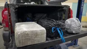 Mehrere gro&szlig;e Pakete mit mutma&szlig;lichen Bet&auml;ubungsmitteln sind im Kofferraum eines Verd&auml;chtigen zu sehen, nachdem sie von der CBP im Auto entdeckt wurden. in El Paso, Texas. (National Geographic)