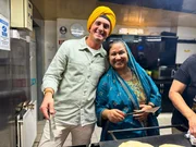 Donal Skehan und Rominda Kaur +++ Die Verwendung des sendungsbezogenen Materials ist nur mit dem Hinweis und Verlinkung auf RTL+ gestattet.