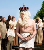 Bin ich nackt? Dem Kaiser (Matthias Brandt) wird unbehaglich.