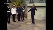 "Einer wird gewinnen", Mai 1968 - Heiteres Uniformraten mit Polizisten aus aller Welt. "Einer wird gewinnen", Mai 1968 - Heiteres Uniformraten mit Polizisten aus aller Welt.