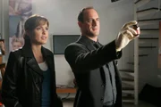 L-R: Mariska Hargitay als Det. Olivia Benson, Christopher Meloni als Det. Elliot Stabler