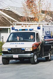 Versuchen den M&ouml;rder von Lieutnat Commander Egan zu finden: Gibbs (Mark Harmon, r.) und Kate (Sasha Alexander, l.) ...