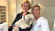 Hundebesitzerin Tanja Pelzer tut alles für ihren Chico, Stephanie Petersen steht ihr zu Seite.