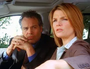 Die Detectives Goren (Vincent D'Onofrio) und Eames (Kathryn Erbe) beschatten den mutmaßlichen Mörder. Die Detectives Goren (Vincent D'Onofrio) und Eames (Kathryn Erbe) beschatten den mutmaßlichen Mörder.