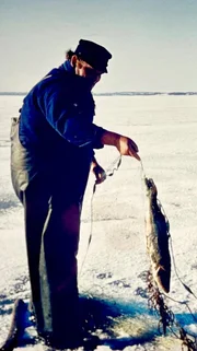 Karl August Nanz beim Fischen auf der Schlei.